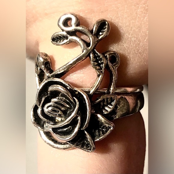 Sterling Silver Rose and Vine Ring size 8 - Picture 8 of 9
